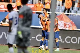 泰山队抵达成都，与蓉城比赛门票已售罄图片