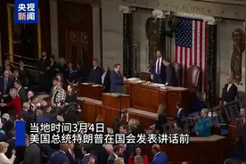 都是麦克风惹的祸？万斯吐槽特朗普演讲被曝光图片