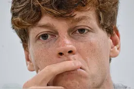 辛纳被“择日禁赛”，网坛名将纷纷质疑：不公平！图片