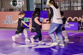 草根足球爱好者上演最火热碰撞 3V3潮流街头足球赛事亮相北京图片