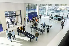 百万新能源车怎么卖？仰望全国首家中心店展示新玩法图片