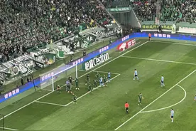 2比0胜浙江，北京国安迎来工体200胜图片