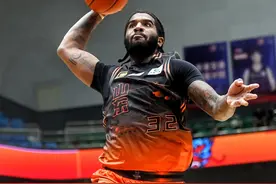 山东男篮明晚客战大鲨鱼，于德豪仍缺席，郭凯嘴伤无大碍图片