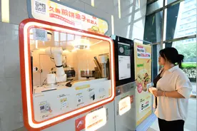全国首台持证AI机器人“大厨”落地北京亦庄图片