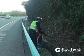 三名儿童玩耍误上高速 铜仁交警及时发现护送回家图片