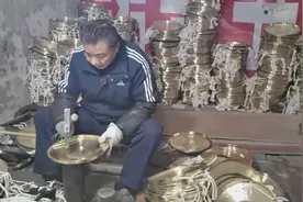 一面铜锣响千年图片
