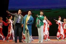 我们的青春 不舍“二人转”图片