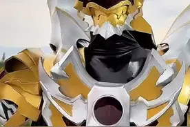 大学生制作真人炫酷可穿机甲服，回应：完全自学，效果差就要推倒重来图片