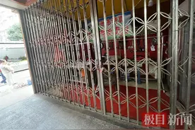 株洲芦淞大桥事故致菜场母子三人遇难，邻居自发帮忙处理蔬菜，有人买点生姜付一百元图片