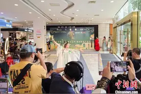 广西举办汉服“T台秀” 展现古雅仪态之美图片