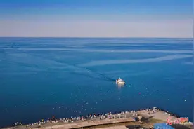 初冬博斯腾湖美如画图片