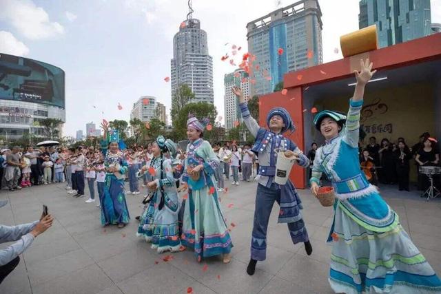 清凉旅居、火把节狂欢……这个夏天，就来云南避暑，美美吃菌~