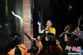 广东广州：“动物奇妙夜”吸引小朋友图片