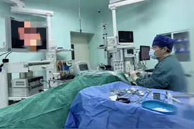 小伙听力下降还出现血水，竟是患上“吃骨头”耳疾，医生紧急提醒！图片