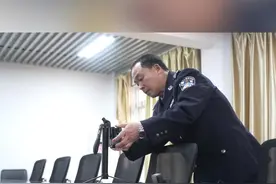 拍抖音、建群聊，武汉70后“网红”民警玩转新媒体，只为这件事......图片