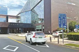 深圳上线公共智慧停车平台 连接8921家停车场 随时查询停车场状态 一键导航找到车位图片