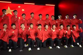 明日开赛！中国队向苏迪曼杯四连冠发起冲击图片