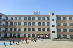 筑牢安全防线，共筑生命之盾——庐江县金牛镇中心小学开展“5・12”防震减灾应急演练图片