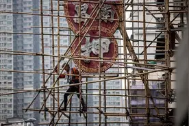 香港建筑工月入10万？招工中介揭秘内情图片