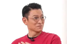 63岁刘德华回应“70岁还会在舞台上唱歌吗”：必须要可以图片