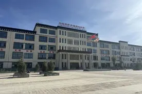 捐书逐梦！山东爱心企业向日喀则齐鲁高中捐赠爱心图书图片