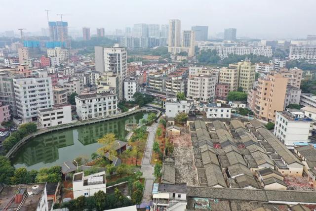 龙华，一座“围城”