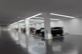 👍满满的孝心！新疆男篮后卫于德豪父亲节给父亲送新车图片