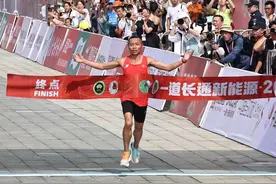 【相约贵马 奔跑之约】 2小时20分33秒！贵州选手岑万江成功卫冕全马男子组冠军图片