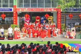 华文教师以教为乐海外迎新春图片