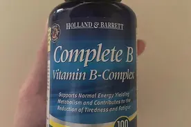 网购进口保健品 瓶子一打开满屋臭味图片