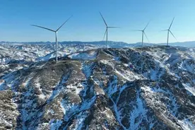 国内单体最大山地风电场并网发电图片