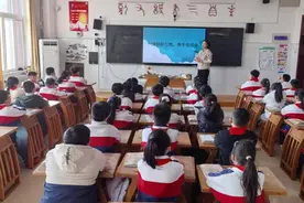 泰安师范附属学校硕元学校召开主题班会图片