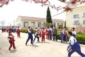 寻找牟平记忆：玉林店小学开展“传统老游戏”活动图片