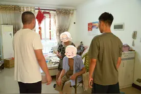 热心救助摔倒老人 “扶起”社会正能量｜看见正能量图片