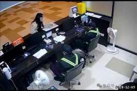 封面新闻 | 女子称回民宿没带卡遭保安威胁，成都警方：已给予涉事保安行政处罚图片