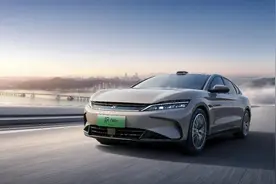 比亚迪2025款汉上市，以中大型轿车率先进入油耗3时代图片