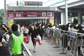 线网单日最高客流再破百万 昆明地铁国庆节假期客流持续增长图片