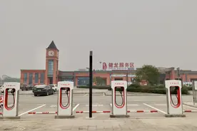 助力成渝地区双城经济圈 特斯拉首个自主增容服务区超充站启用图片