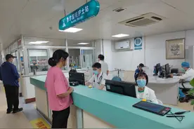 一天门急诊共接诊1498人次，抢救危重症患者220人次！青岛这家医院中秋假期24小时坚守在救治第一线图片