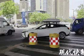 快快帮｜南京多个行人过街绿灯时间太短遭吐槽，交警回应：部分路口已做出调整图片