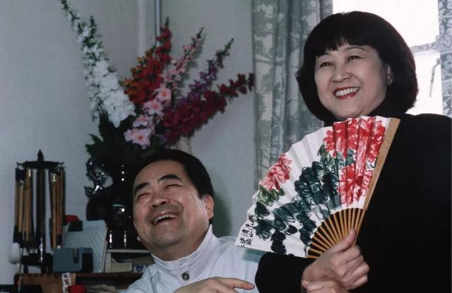 87岁范曾与妻子徐萌新公司本月刚成立；他宣布与女儿、继子断绝关系，律师：自然血亲关系无法断绝