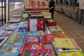 苏州河畔“淘书乐”市集今日归来图片