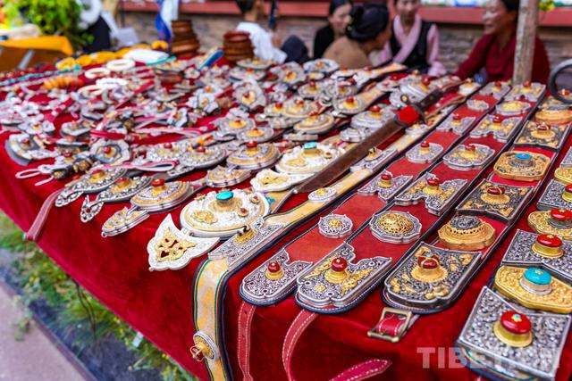 四川德格：古玩食趣文化展启幕 沉浸式感受德格魅力