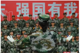 湘南学院举办“喜迎校庆，强国有我”军训歌咏比赛图片