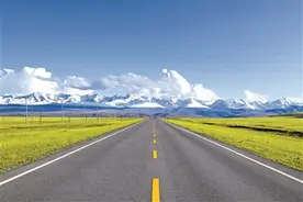 五一自驾热潮来袭 新疆四川成最火目的地图片