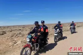 探访草原深处的“红色堡垒”：一条边境线 三代护边人图片