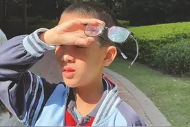 “晒眼皮”能治疗近视吗？图片