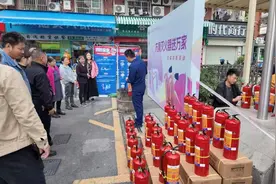深圳消防开展“万具灭火器进万家”公益宣传活动图片