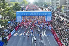 2025济宁马拉松激情开跑图片