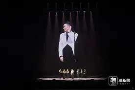 刘德华又滑跪！杭州演唱会太拼了！姑娘泪崩：这句话全场太感动图片